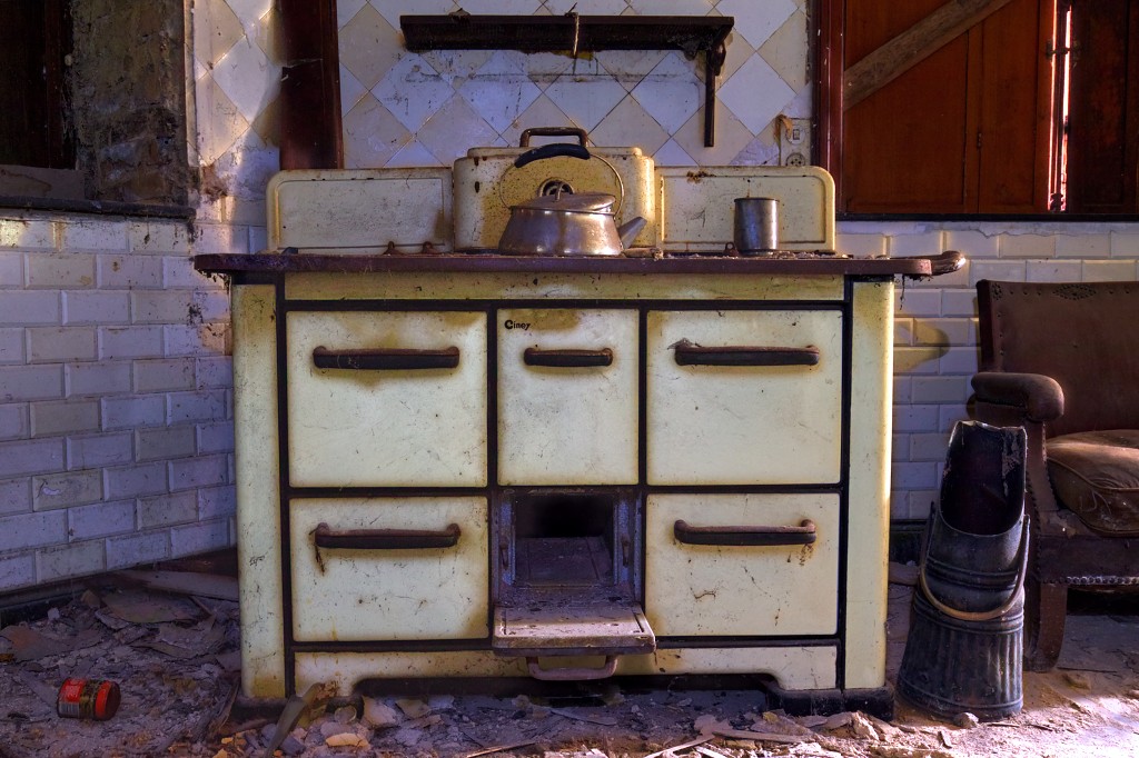 HDR manoir de l'avocat urbex decay verlaten villa lost place places abandoned explorer piano belgie belgique